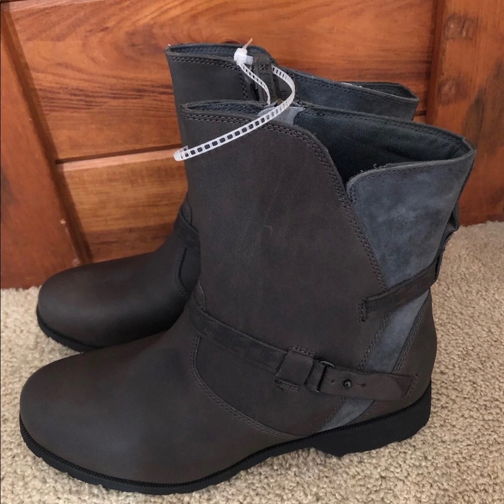 New teva grey waterproof leather boots size 9